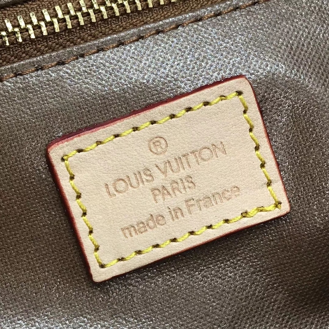 LV TOILETRY BAG 25 M47527