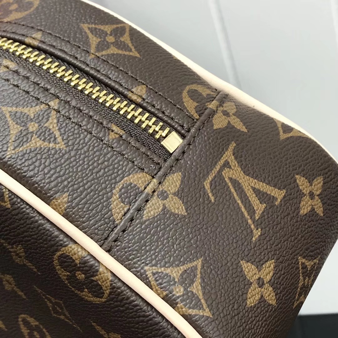 LV TOILETRY BAG 25 M47527