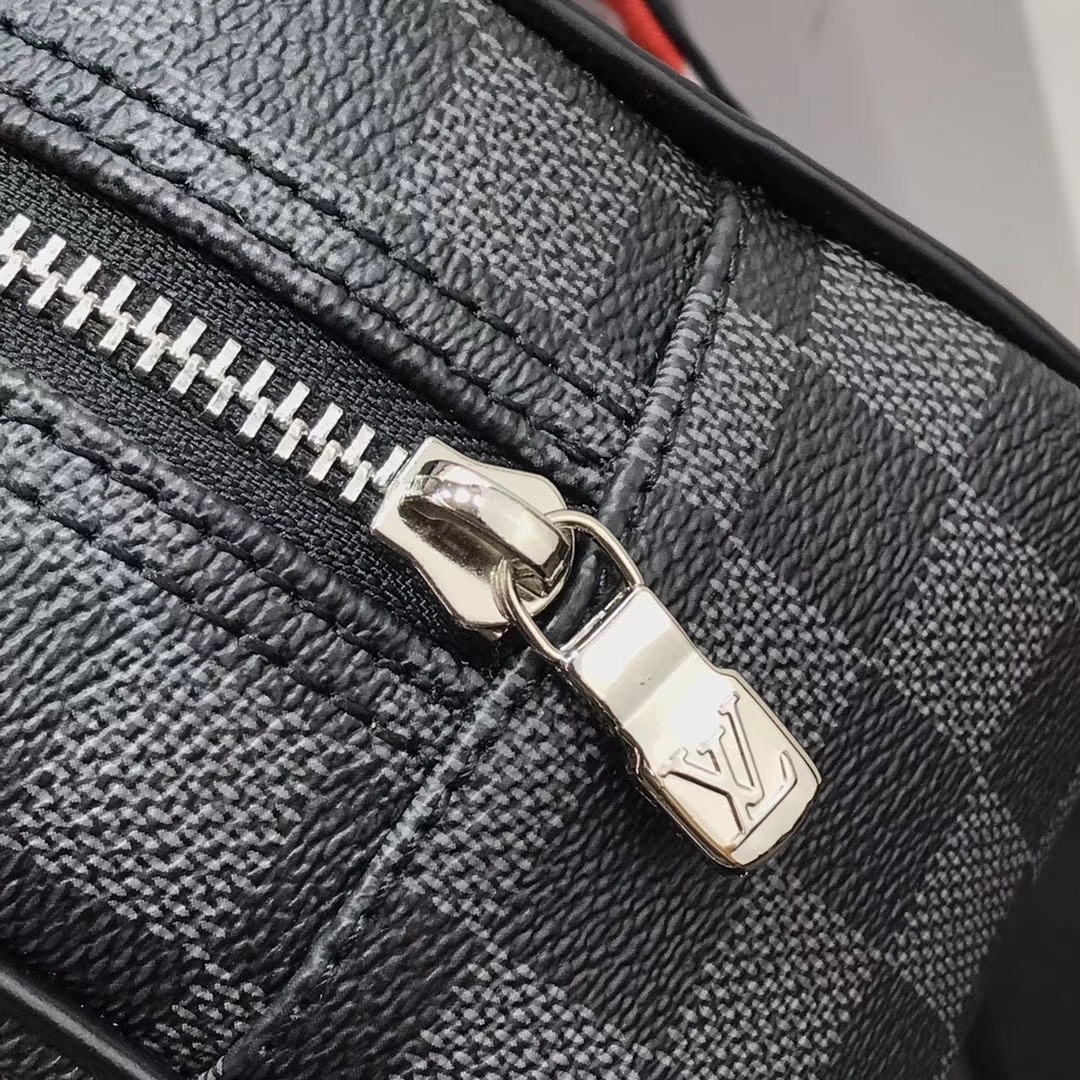 LV TOILETRY BAG 25 M47527