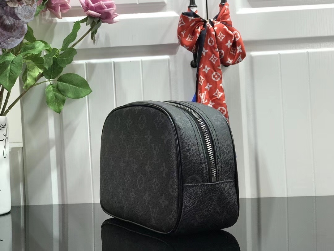LV TOILETRY BAG 25 M47527