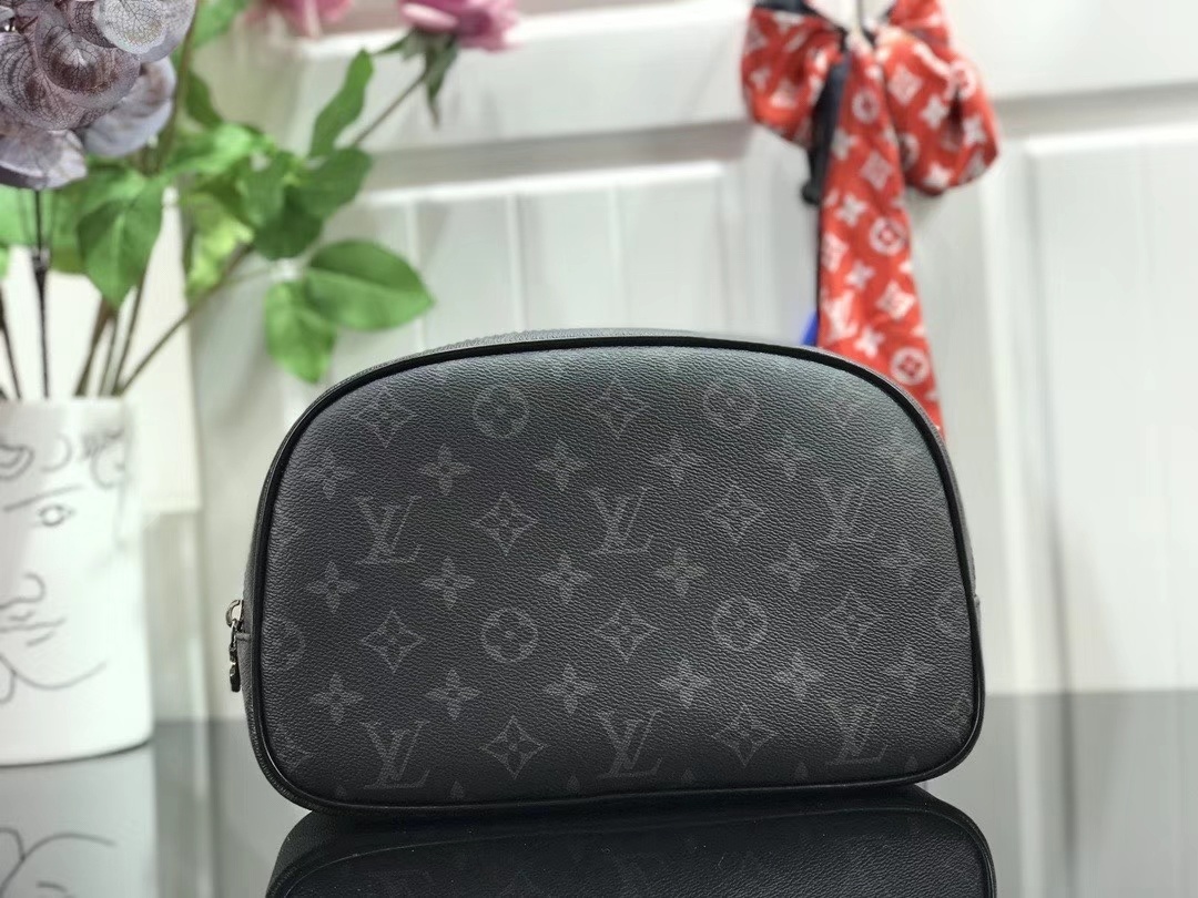 LV TOILETRY BAG 25 M47527