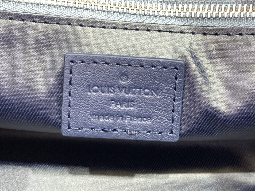 LV Toiletry bag M82337A 