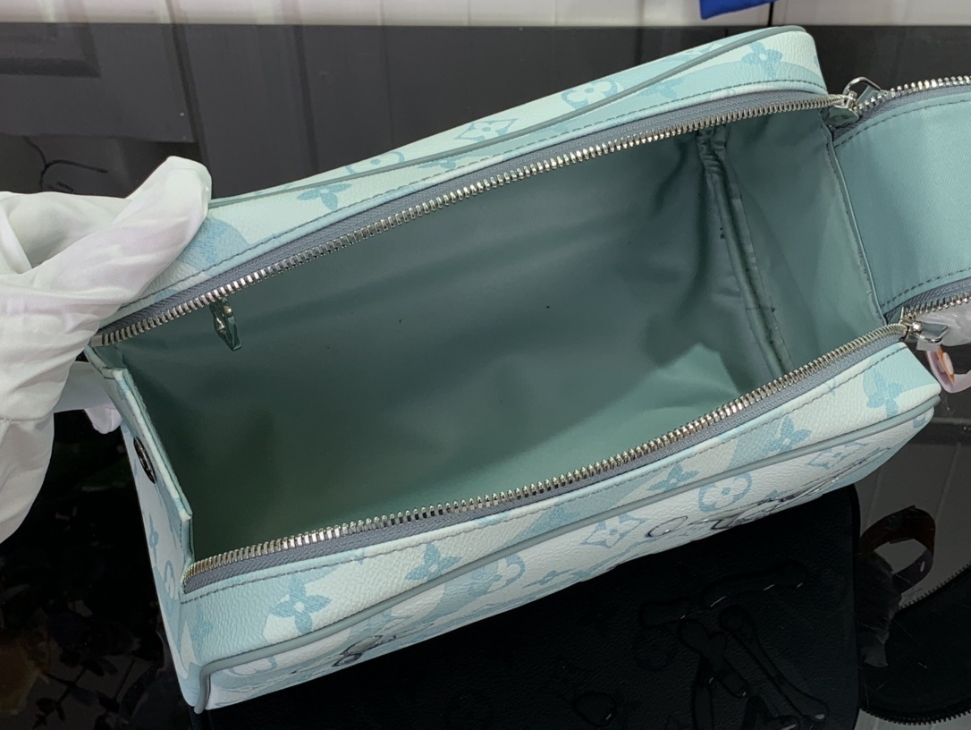 LV Toiletry bag M82337A 