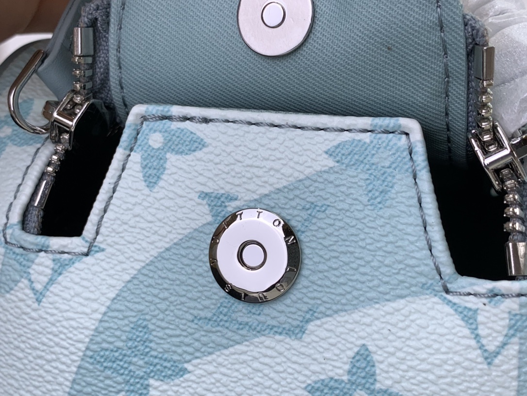 LV Toiletry bag M82337A 