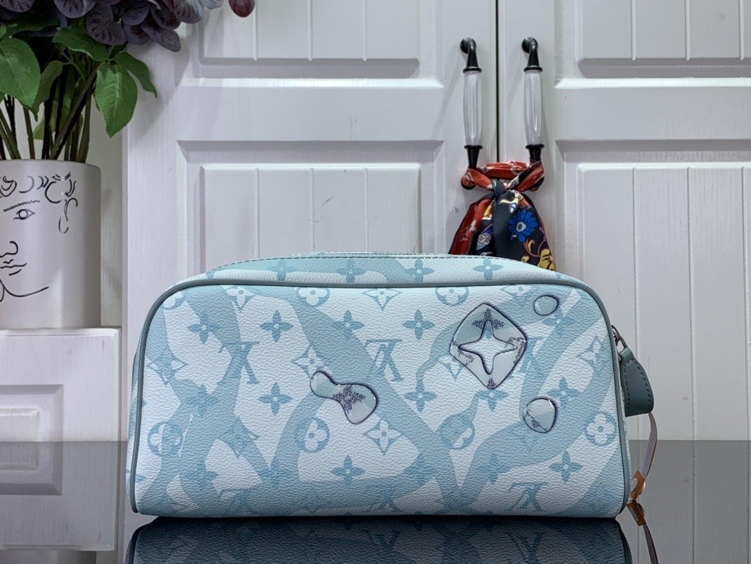LV Toiletry bag M82337A 