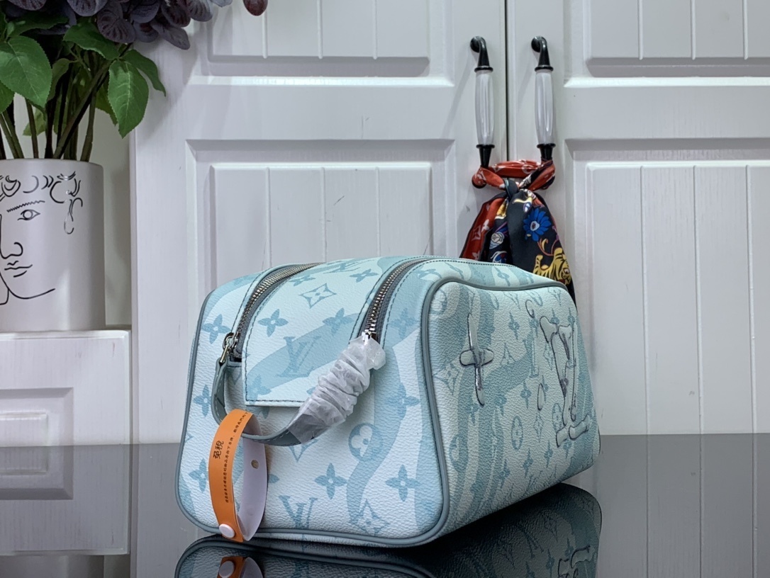 LV Toiletry bag M82337A 