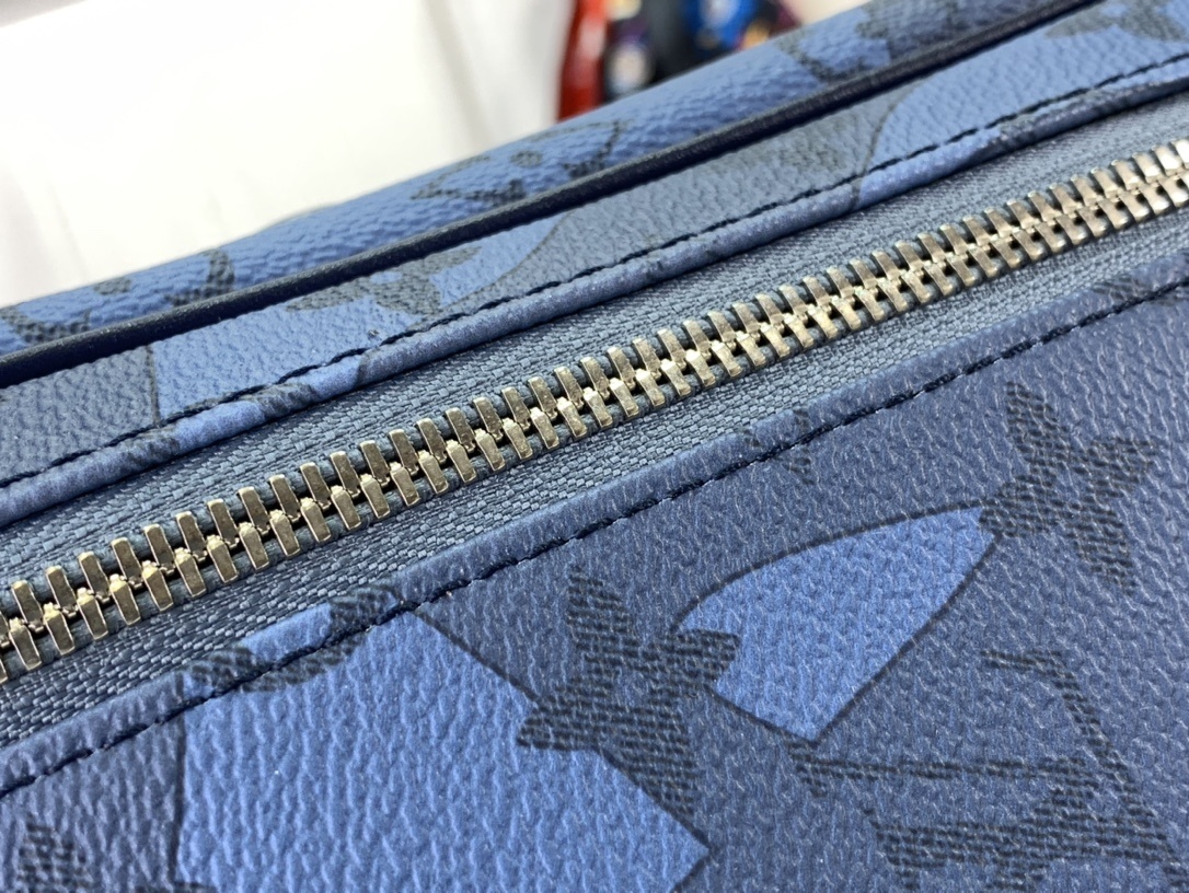 LV Toiletry bag M82337A 
