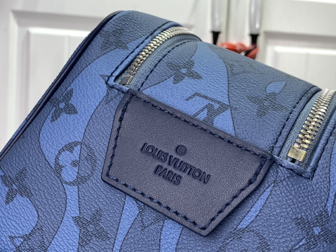 LV Toiletry bag M82337A 