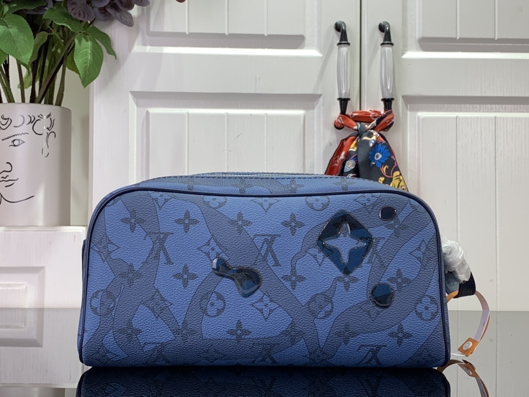 LV Toiletry bag M82337A 