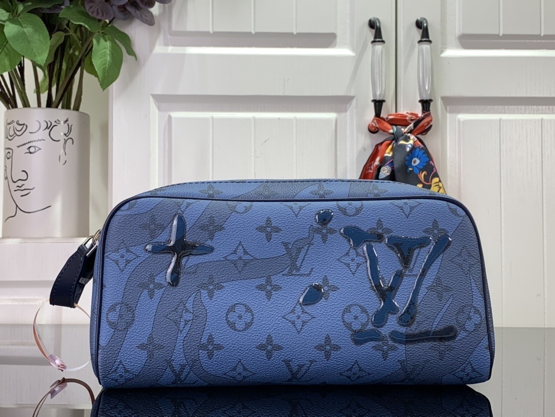 LV Toiletry bag M82337A 