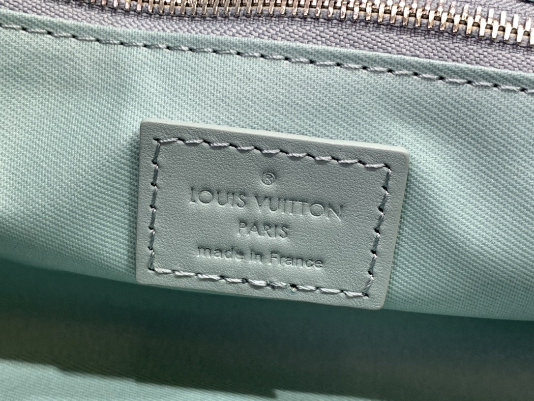 LV Toiletry bag M82337A 