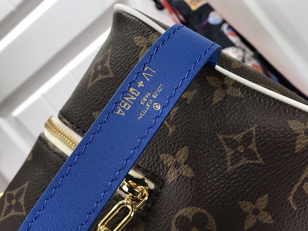 LV TOILETRY BAG M85149