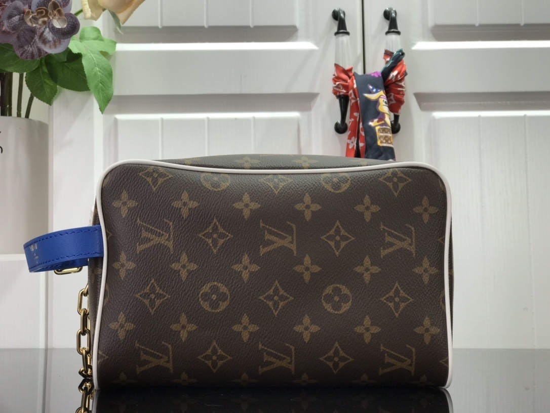 LV TOILETRY BAG M85149