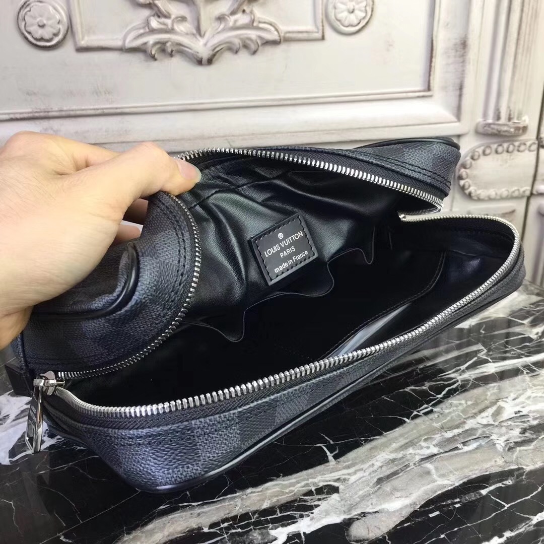 LV TOILETRY POUCH GM M43383