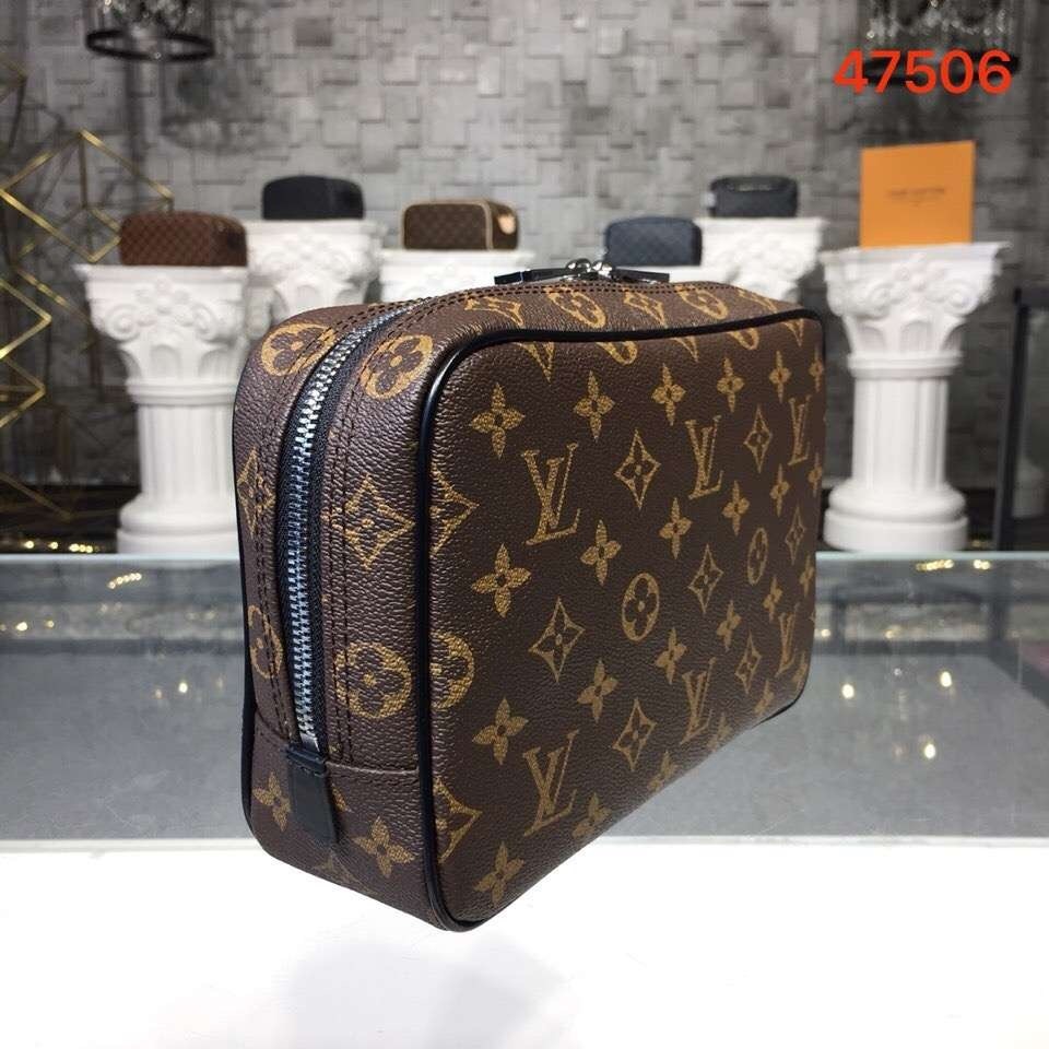 LV TOILETRY POUCH GM M43383
