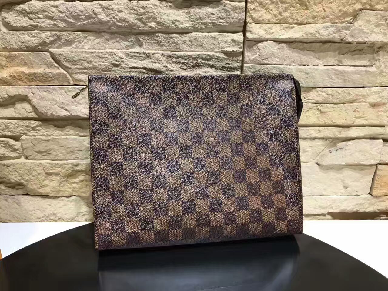 LV TOILETRY POUCH M47542C