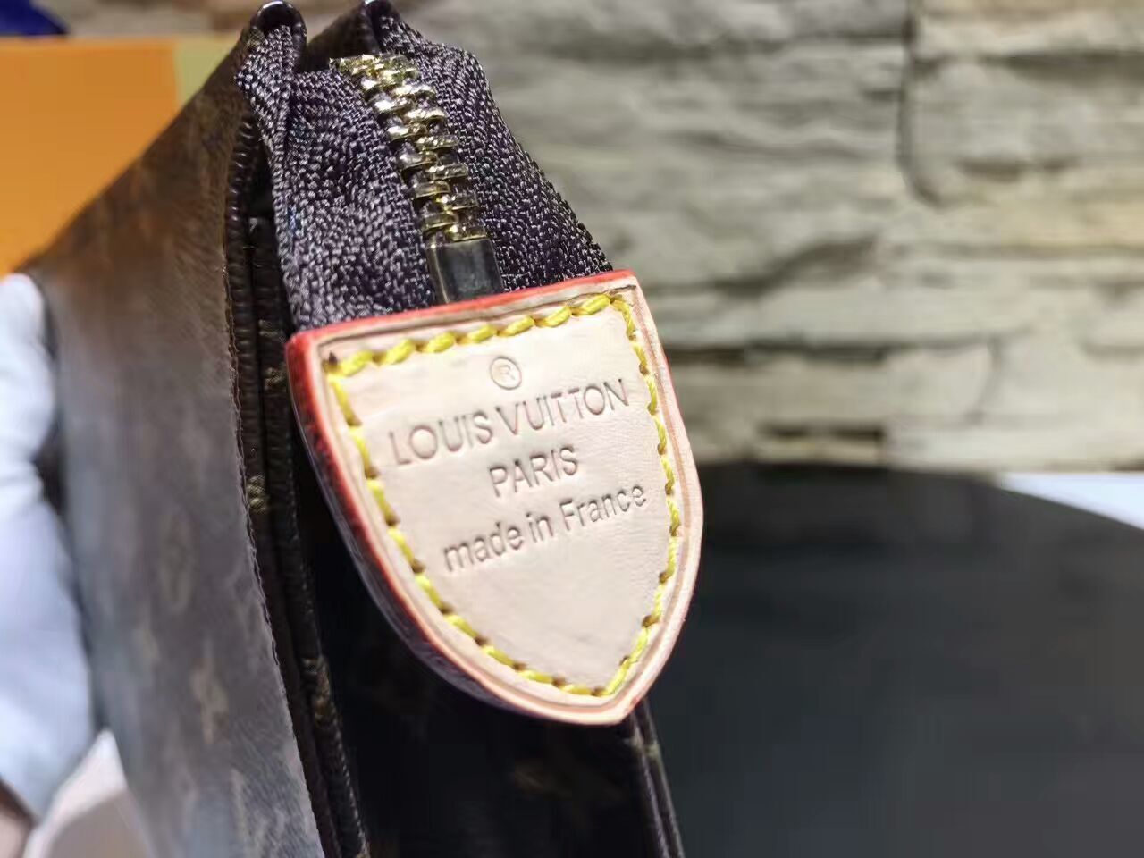 LV TOILETRY POUCH M47542C