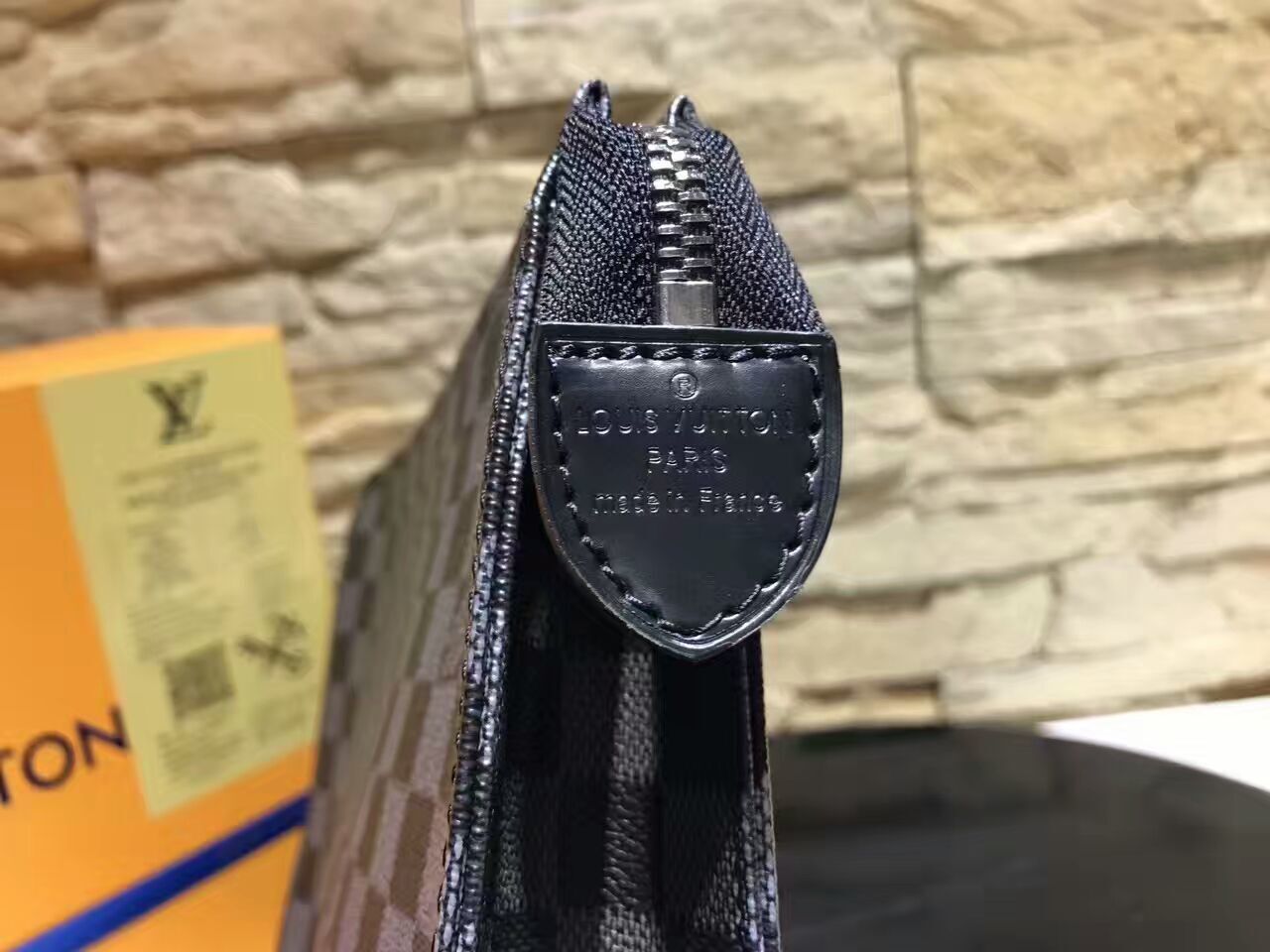 LV TOILETRY POUCH M47542C