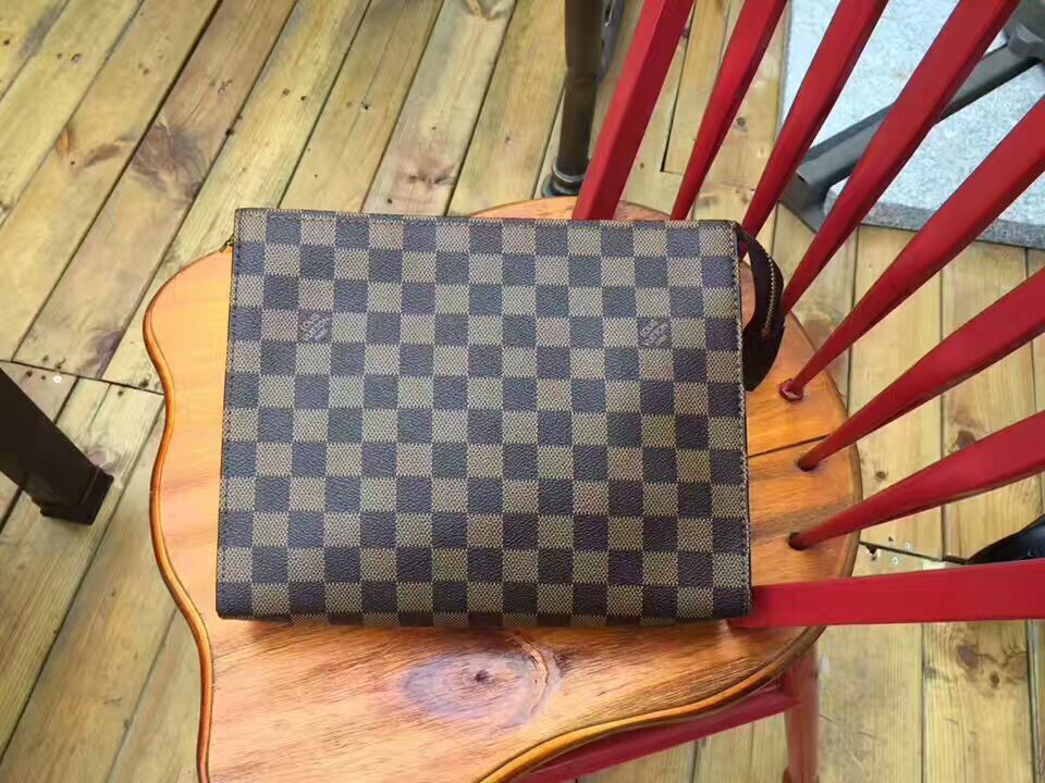 LV TOILETRY POUCH M47542C