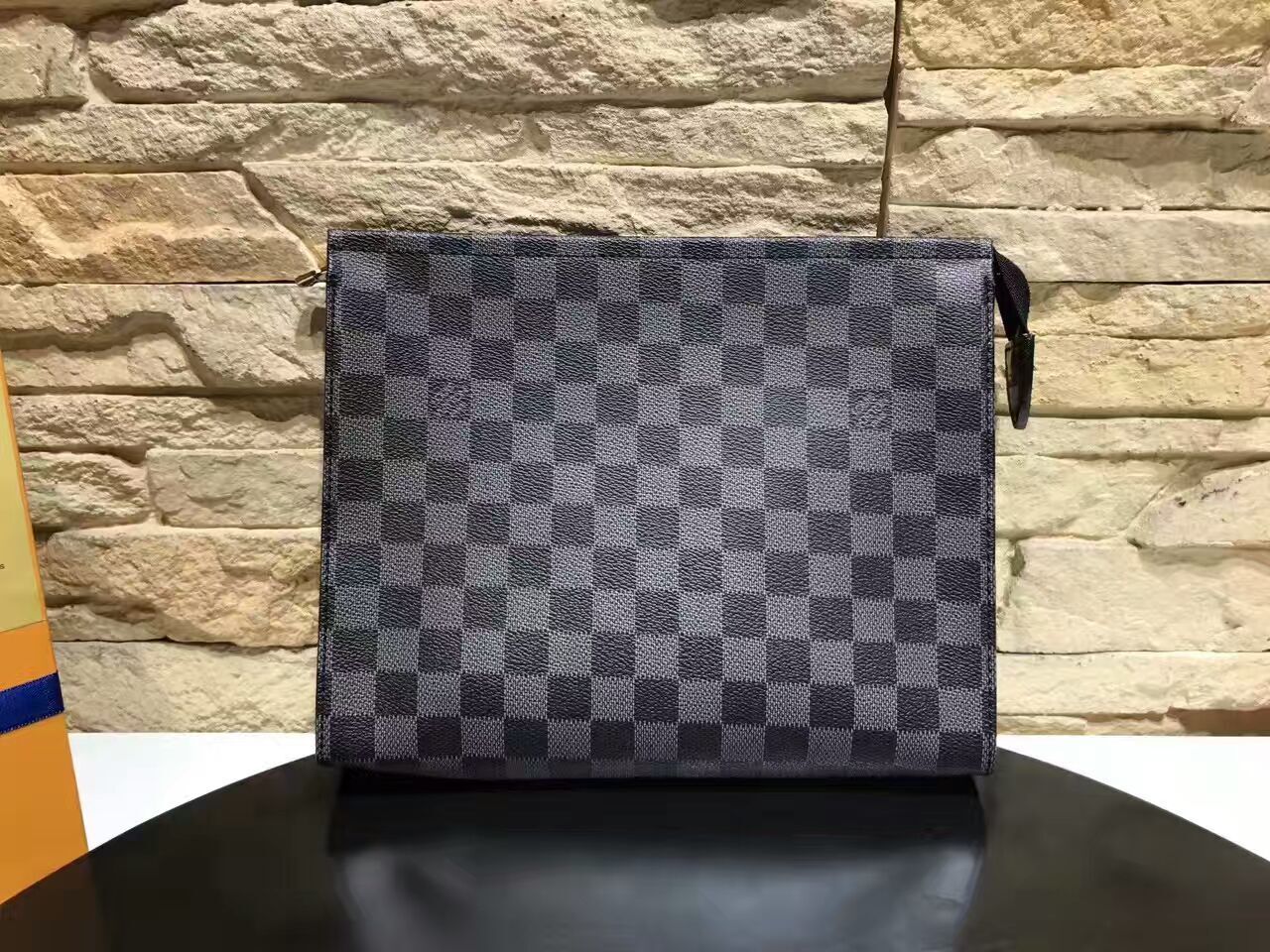 LV TOILETRY POUCH M47542C