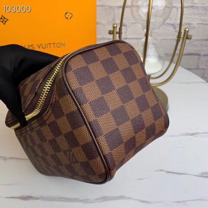 LV TOILETRY POUCH N47625 