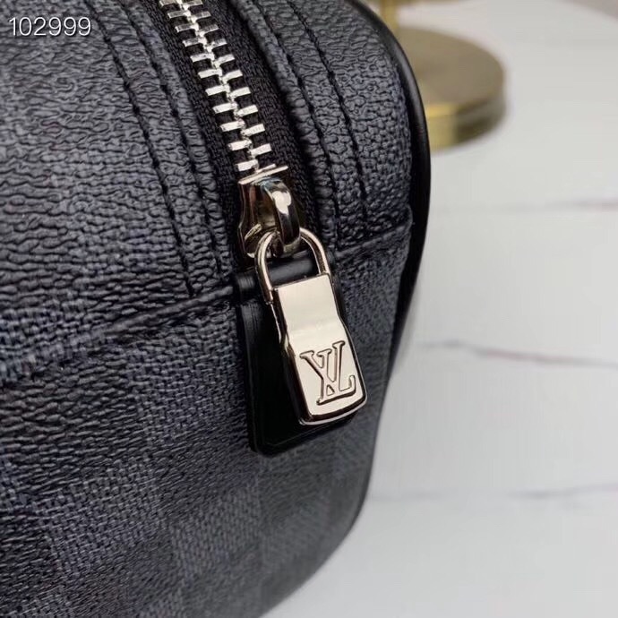 LV TOILETRY POUCH N47625 