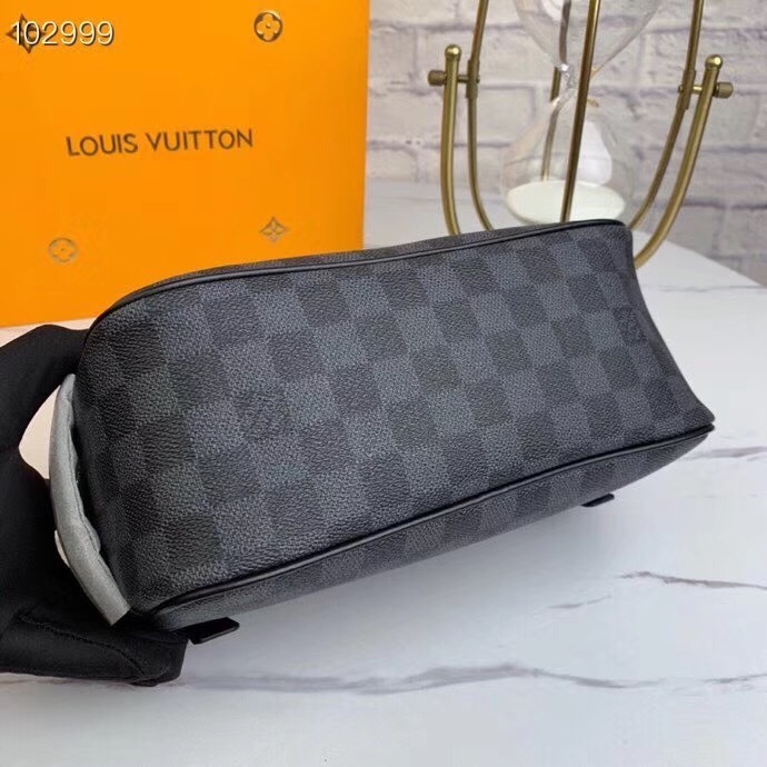LV TOILETRY POUCH N47625 