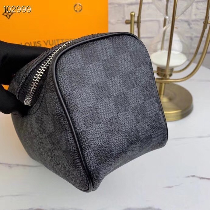 LV TOILETRY POUCH N47625 