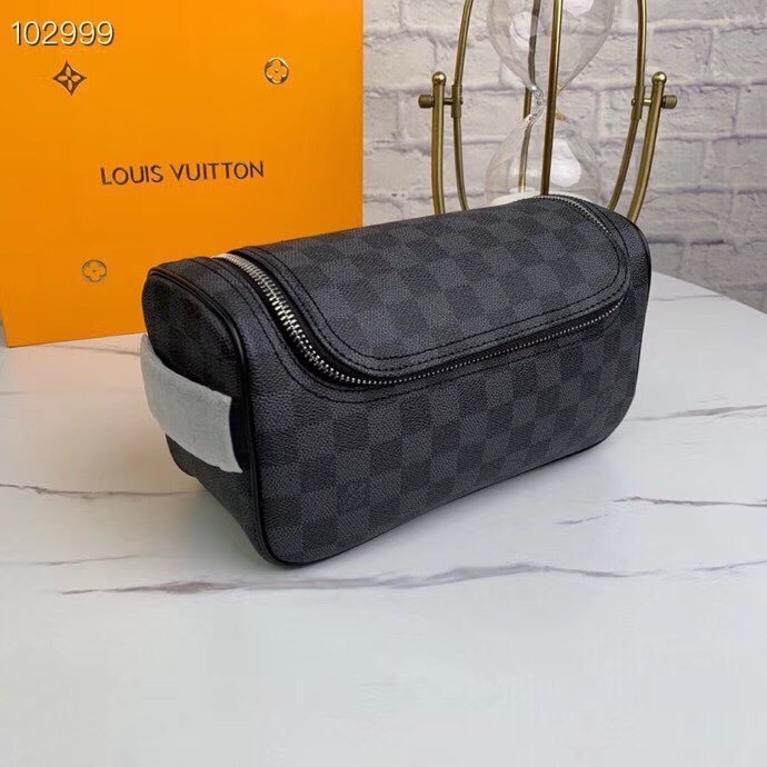 LV TOILETRY POUCH N47625 