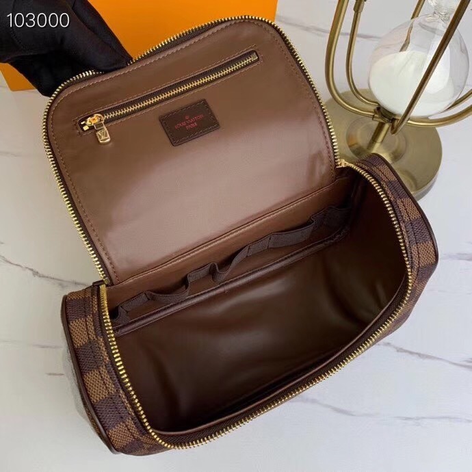 LV TOILETRY POUCH N47625