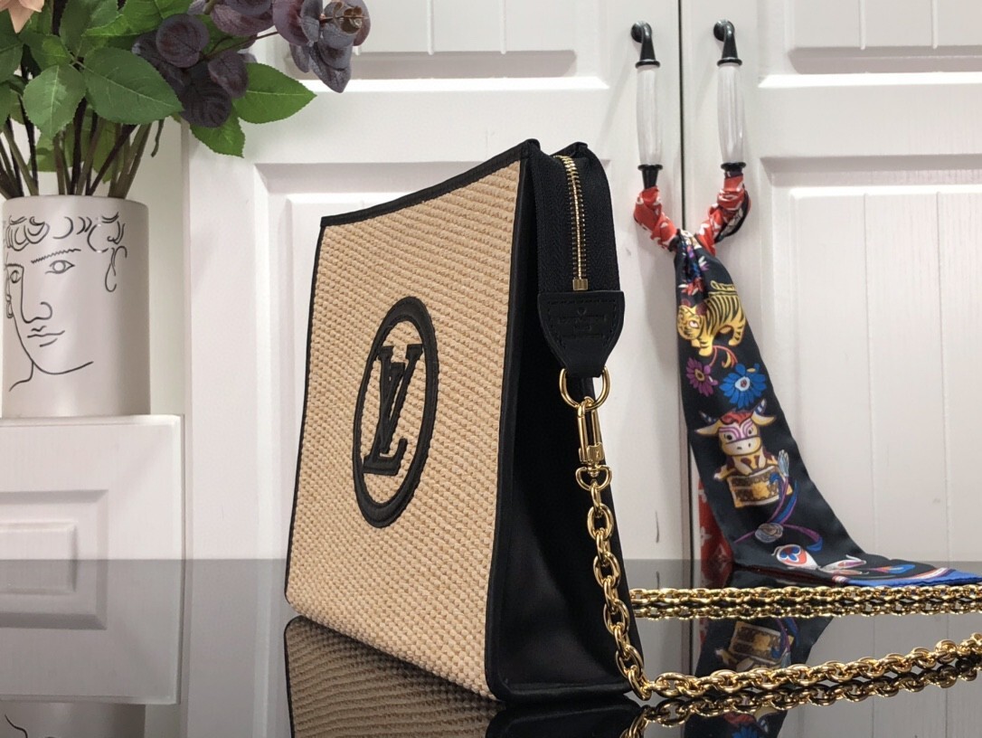 LV TOILETRY POUCH ON CHAIN M81366