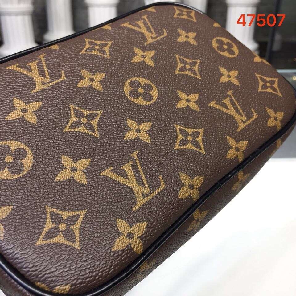 LV TOILETRY POUCH PM M43384