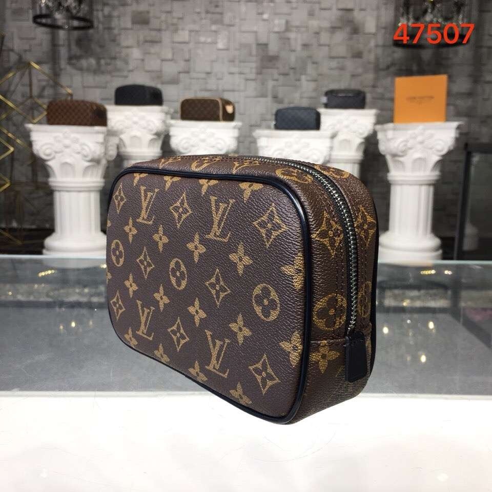LV TOILETRY POUCH PM M43384