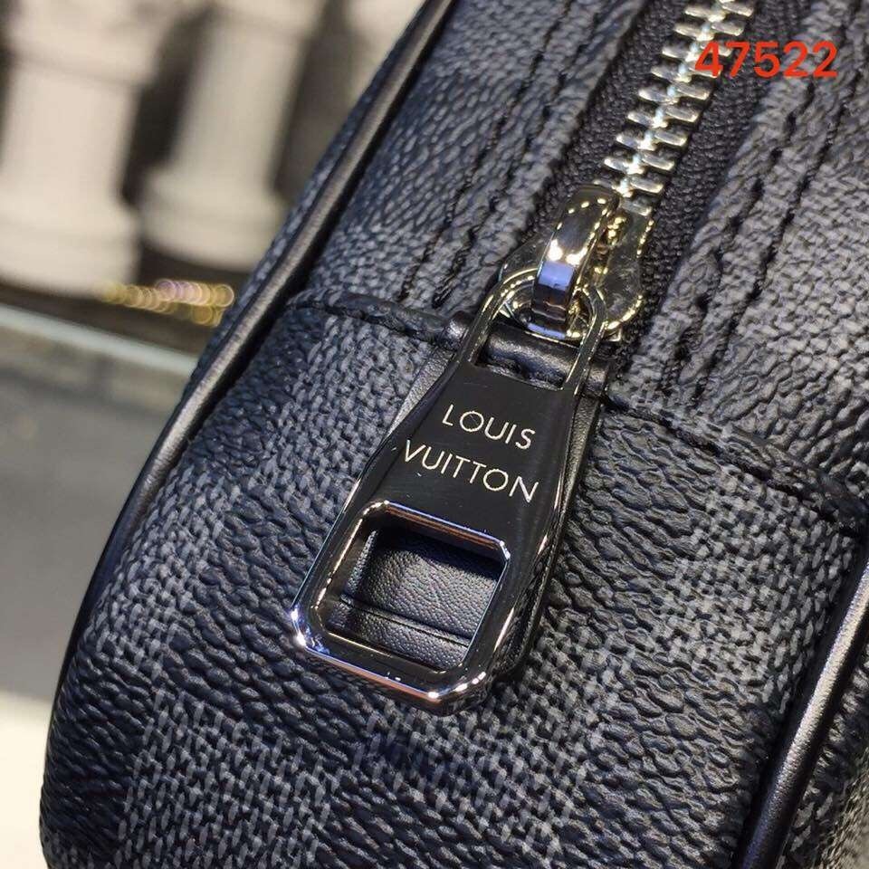 LV TOILETRY POUCH PM M43384