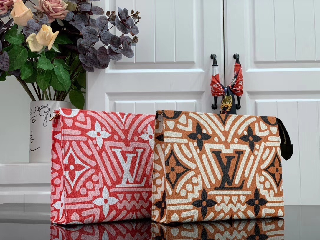 LV TOILETY POUCH 26 M47542BX