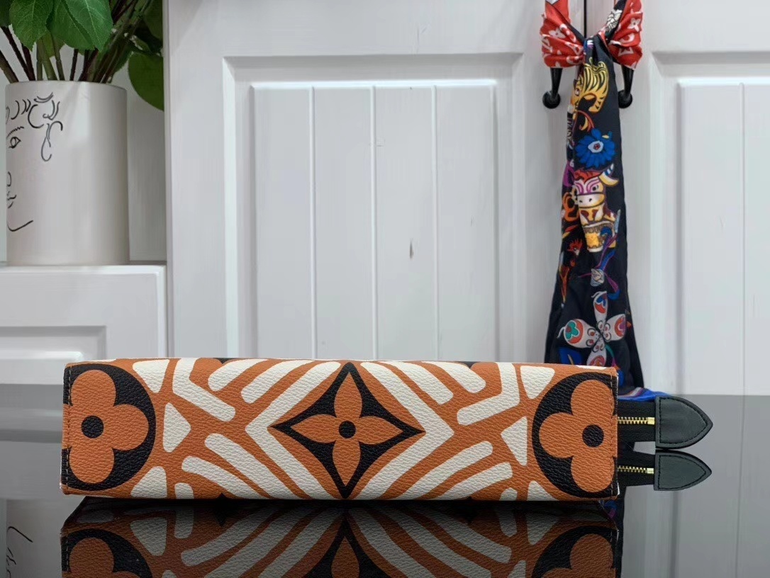 LV TOILETY POUCH 26 M47542BX