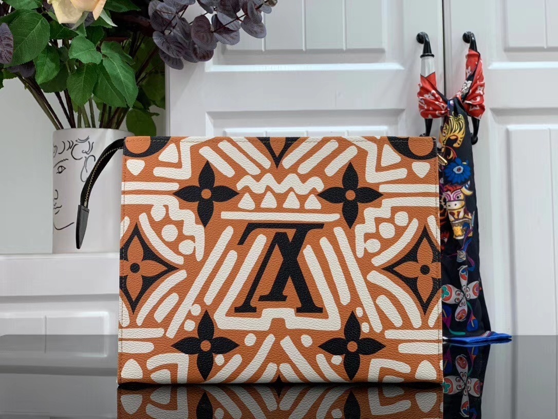 LV TOILETY POUCH 26 M47542BX