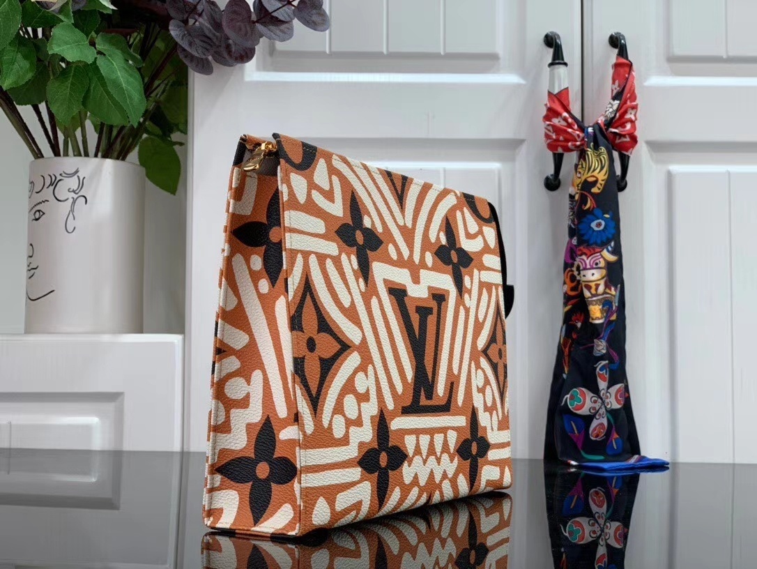 LV TOILETY POUCH 26 M47542BX