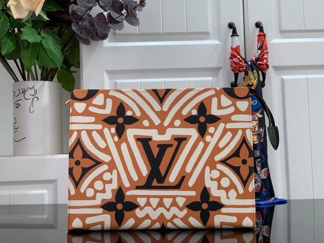 LV TOILETY POUCH 26 M47542BX