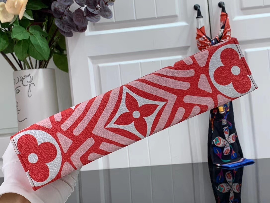 LV TOILETY POUCH 26 M47542BX