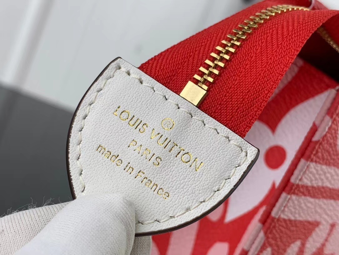 LV TOILETY POUCH 26 M47542BX