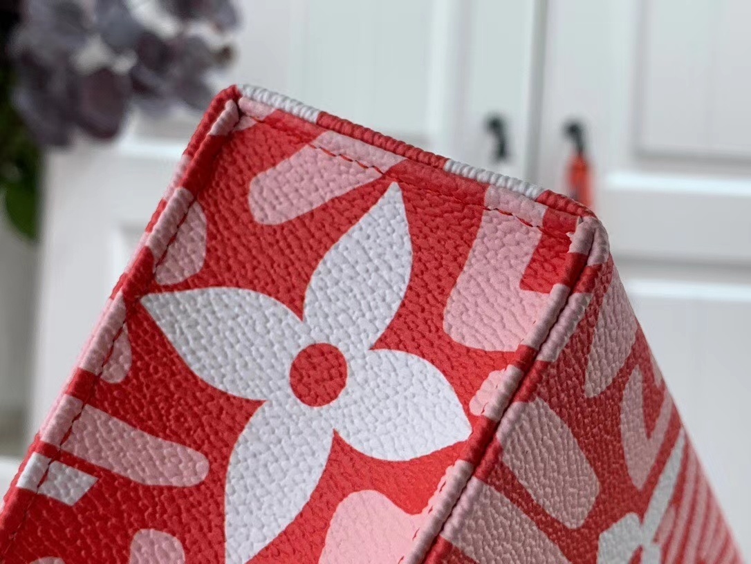 LV TOILETY POUCH 26 M47542BX