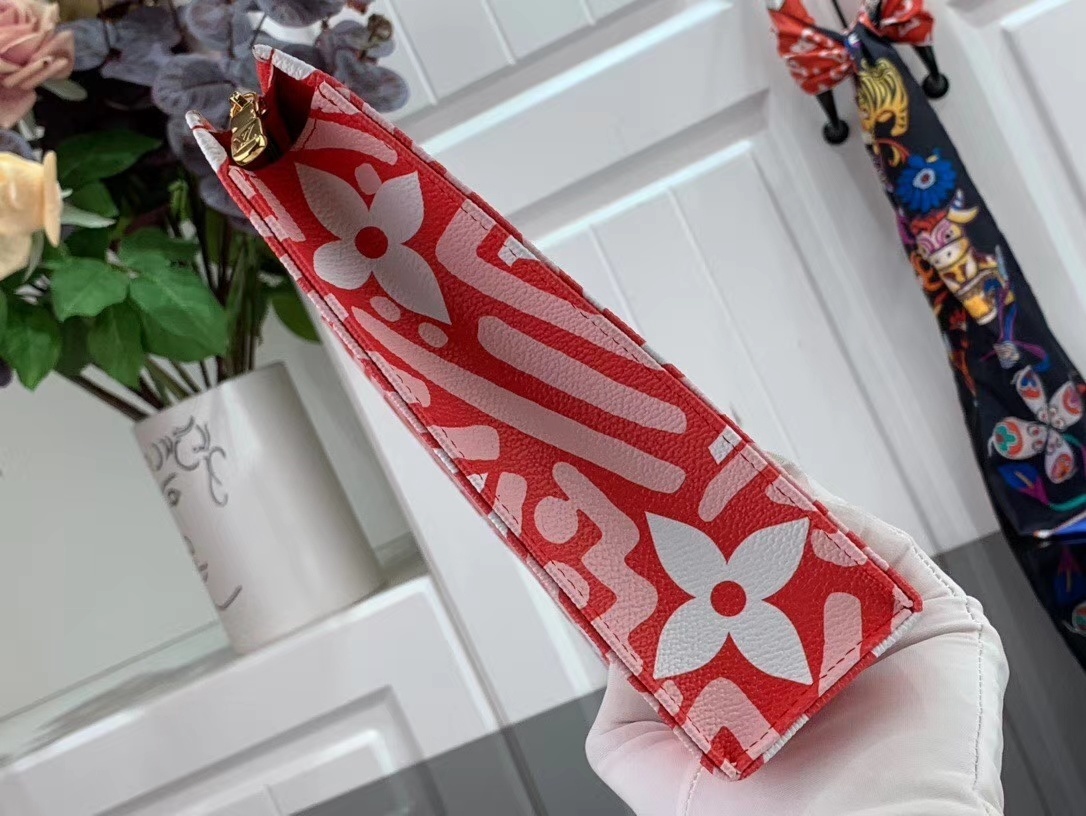 LV TOILETY POUCH 26 M47542BX