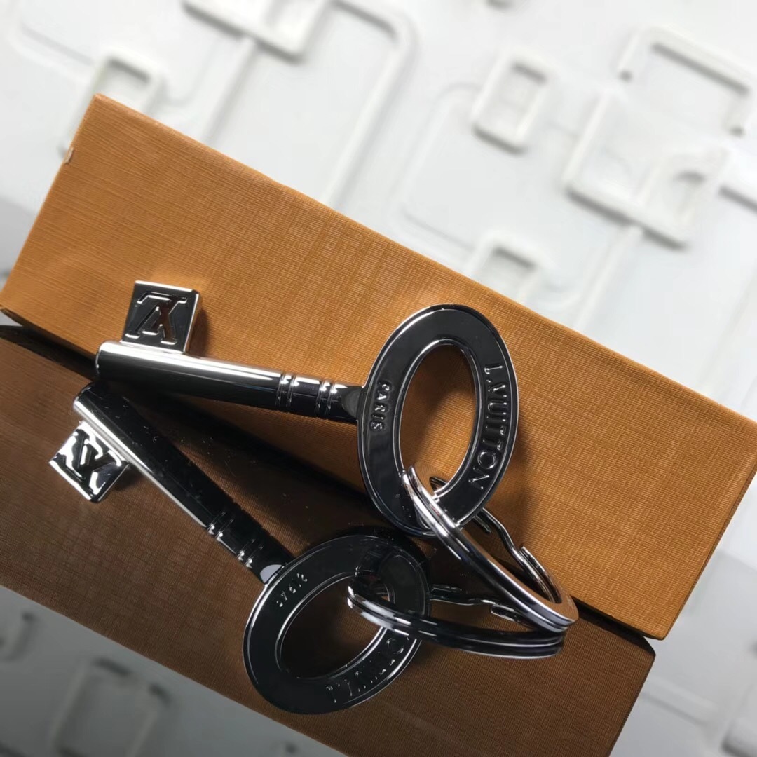 LV TRAVEL KEY KEY HOLDER M67143 