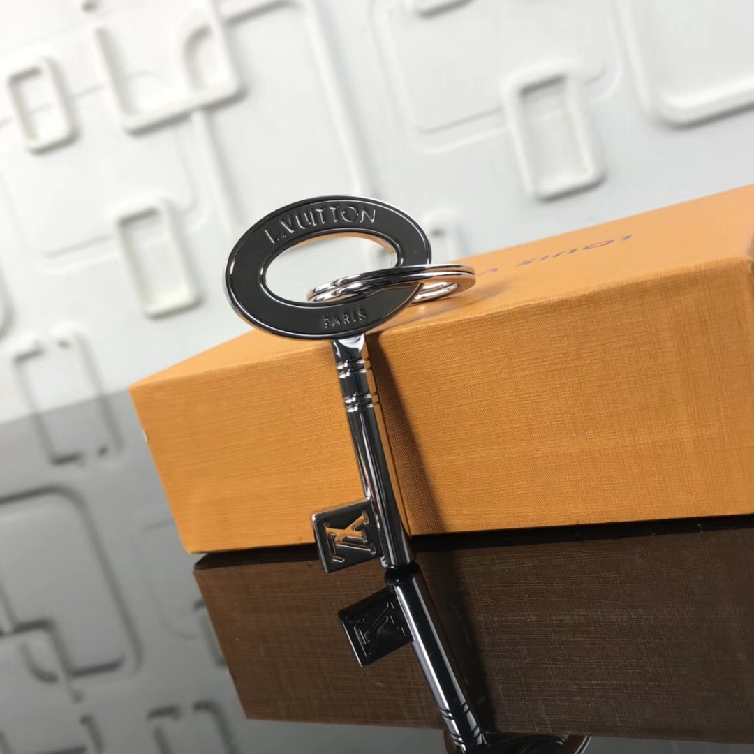 LV TRAVEL KEY KEY HOLDER M67143