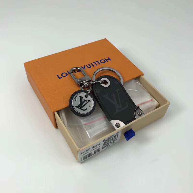 LV TRAVEL TAG BAG CHARM AND KEY HOLDER M64180