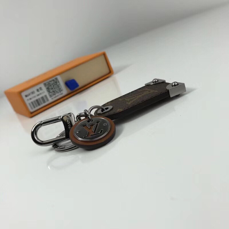 LV TRAVEL TAG BAG CHARM AND KEY HOLDER M64180