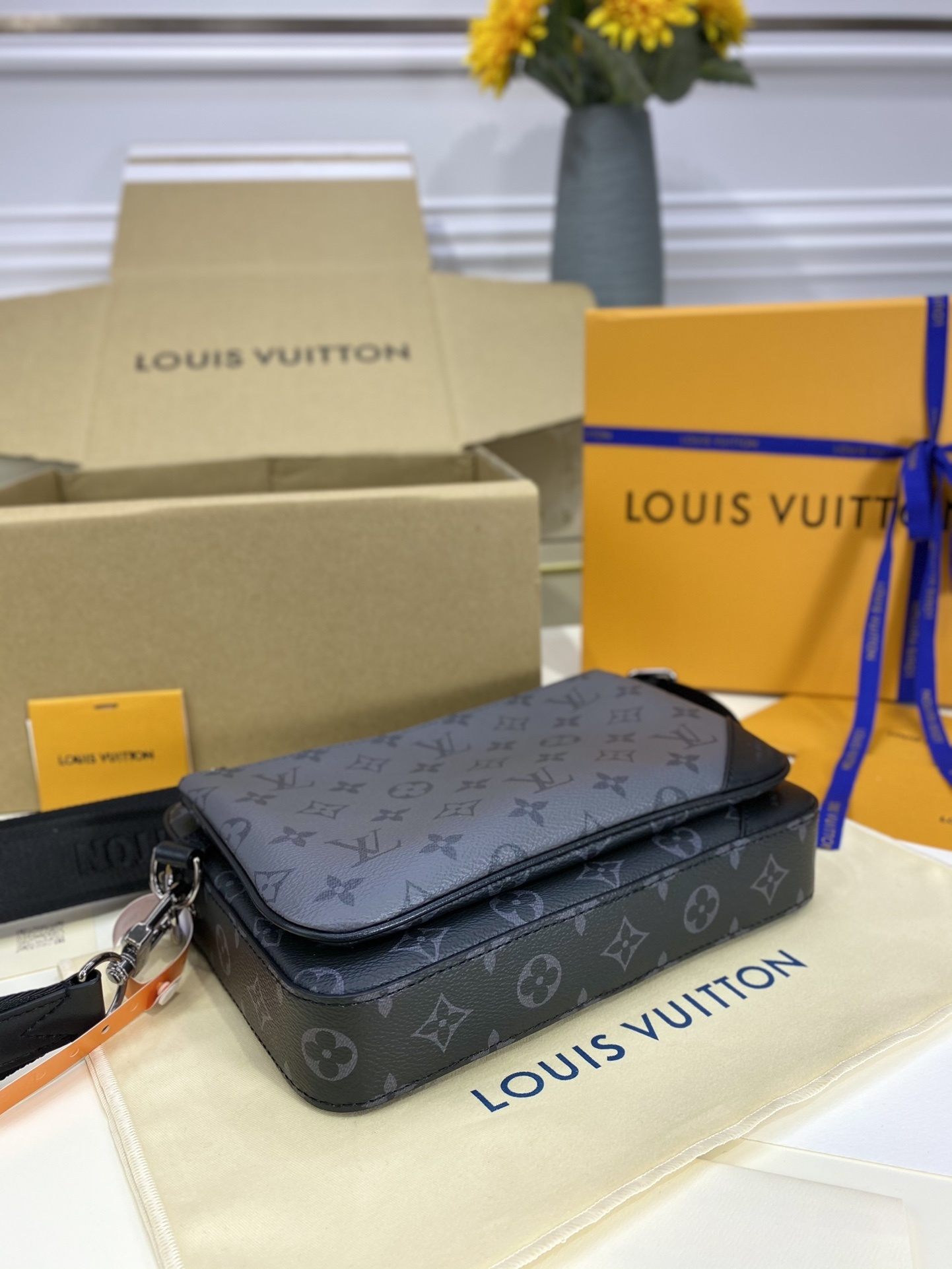 LV TRIO POCHETTE M69443DX