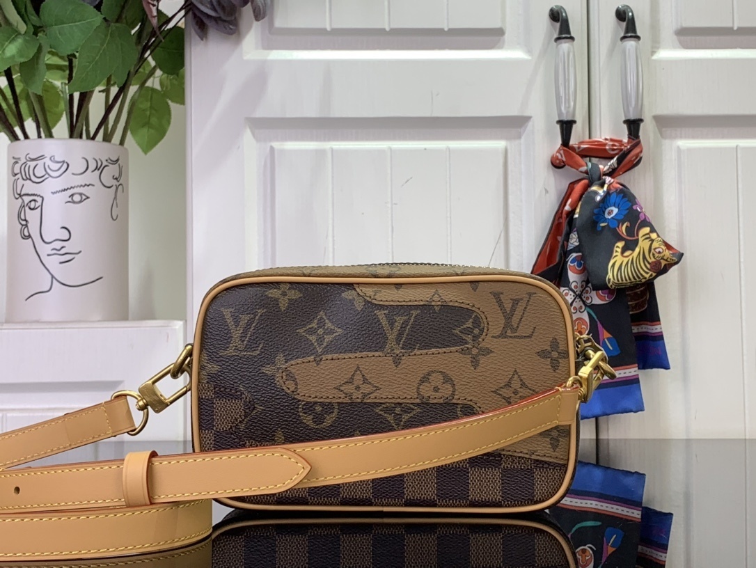 LV TROCAD??RO m26020