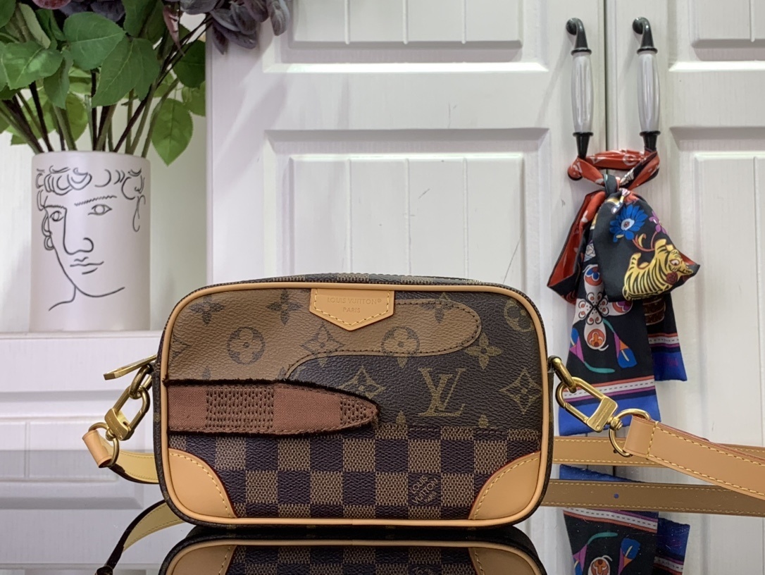 LV TROCAD??RO m26020